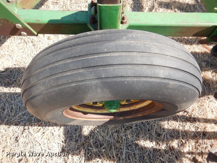 image for item DR0868 John Deere 1060  field cultivator