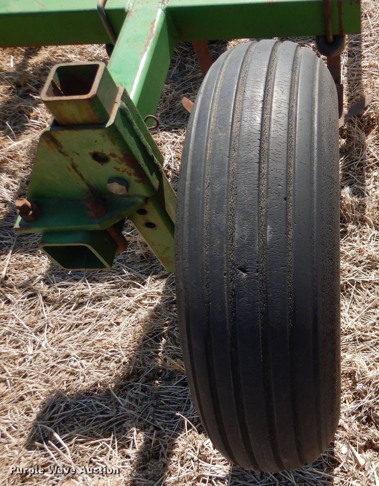 image for item DR0868 John Deere 1060  field cultivator