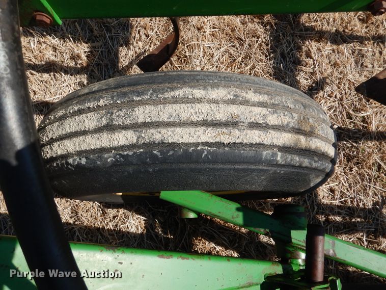 image for item DR0868 John Deere 1060  field cultivator