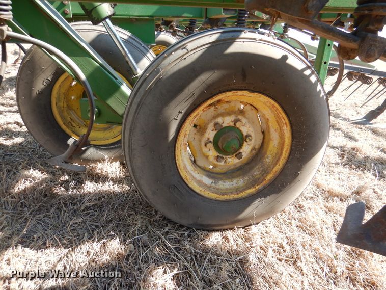 image for item DR0868 John Deere 1060  field cultivator