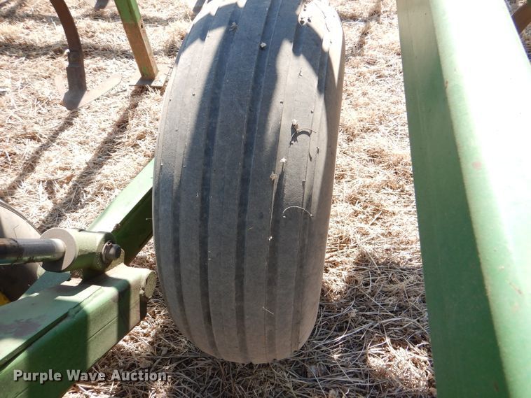 image for item DR0868 John Deere 1060  field cultivator