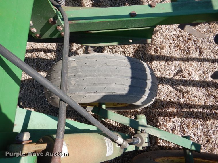 image for item DR0868 John Deere 1060  field cultivator