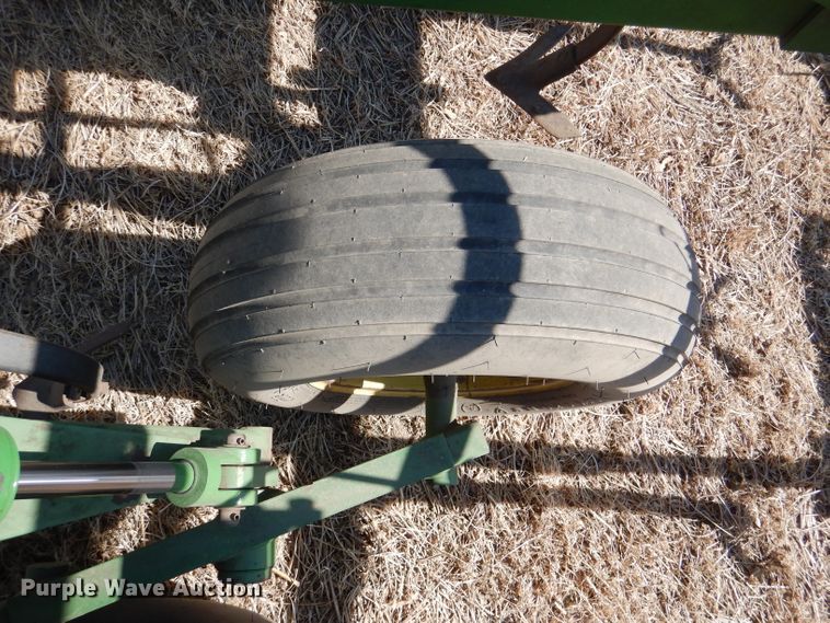 image for item DR0868 John Deere 1060  field cultivator