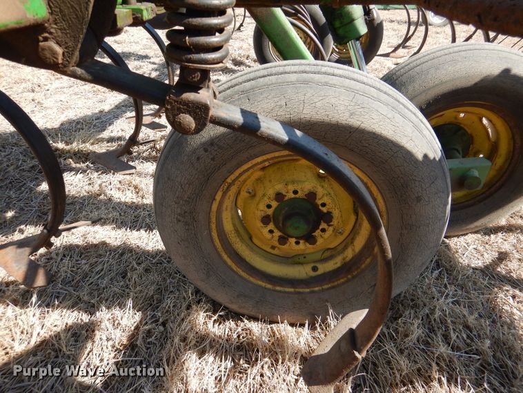 image for item DR0868 John Deere 1060  field cultivator