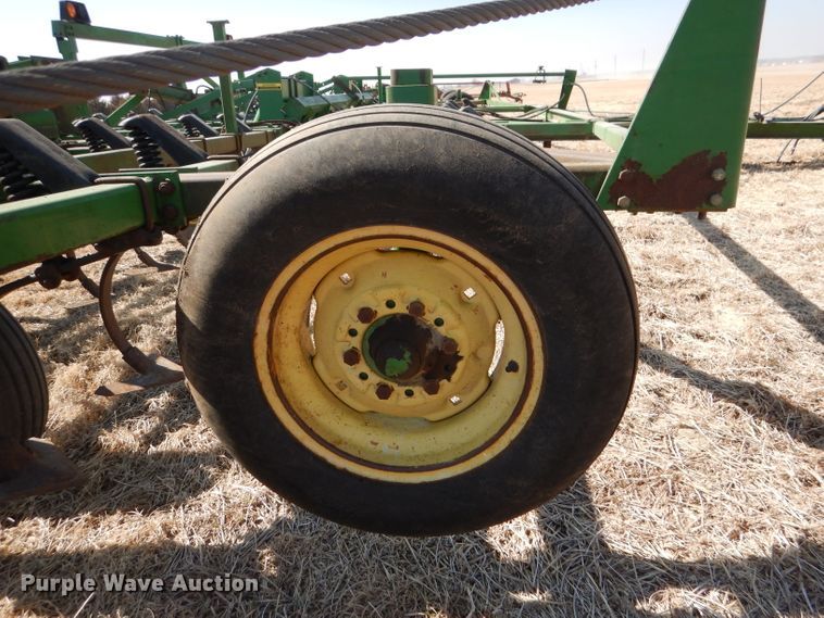 image for item DR0868 John Deere 1060  field cultivator