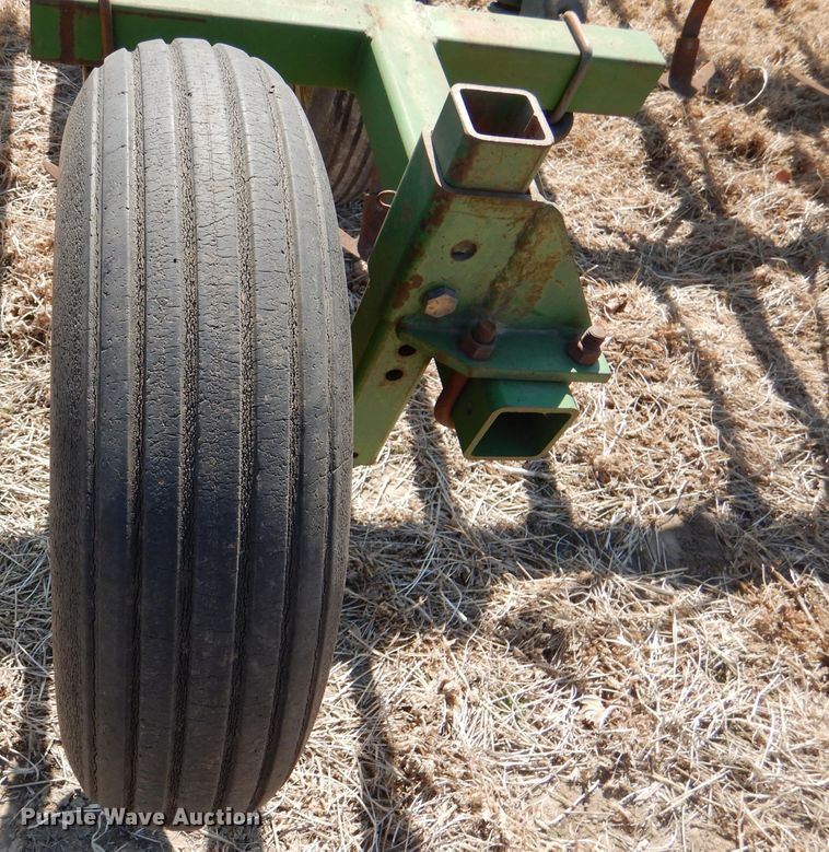 image for item DR0868 John Deere 1060  field cultivator