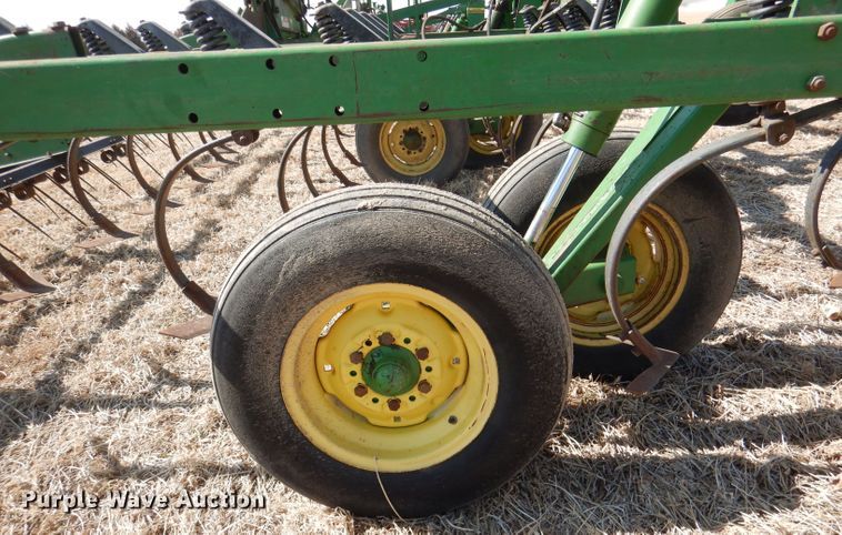 image for item DR0868 John Deere 1060  field cultivator