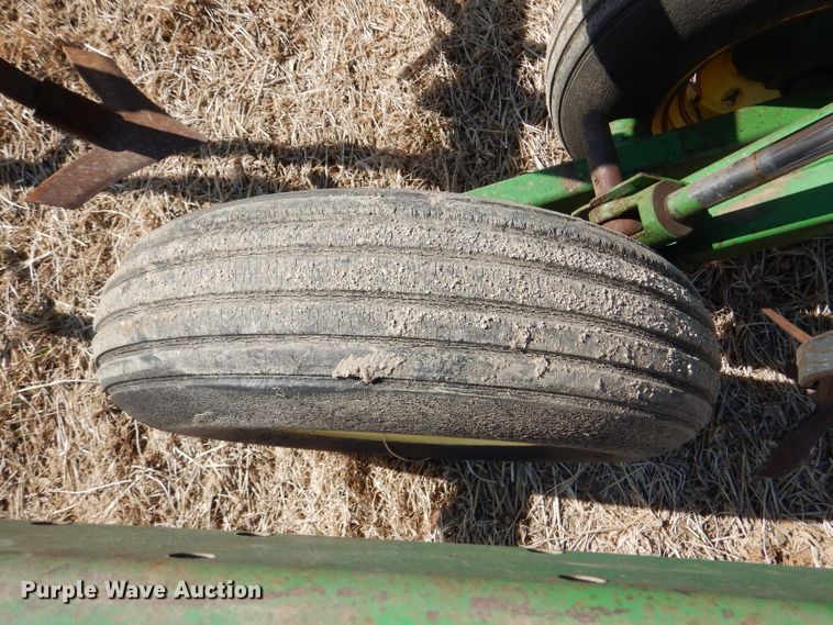 image for item DR0868 John Deere 1060  field cultivator