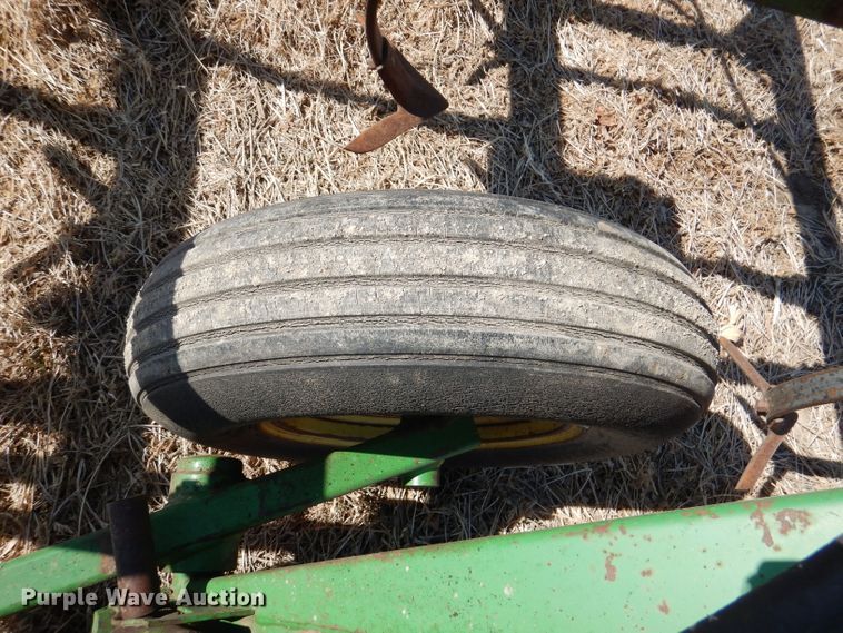image for item DR0868 John Deere 1060  field cultivator