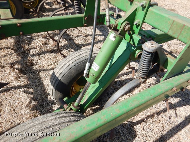 image for item DR0868 John Deere 1060  field cultivator