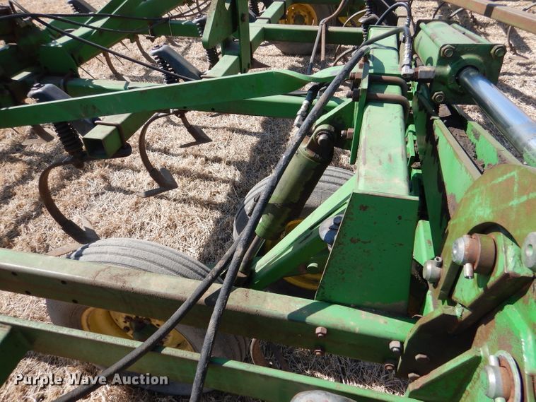 image for item DR0868 John Deere 1060  field cultivator
