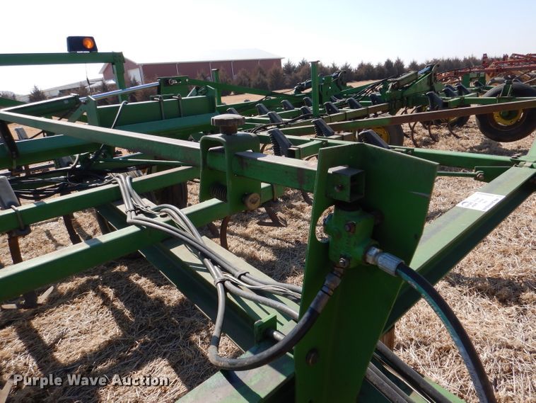 image for item DR0868 John Deere 1060  field cultivator