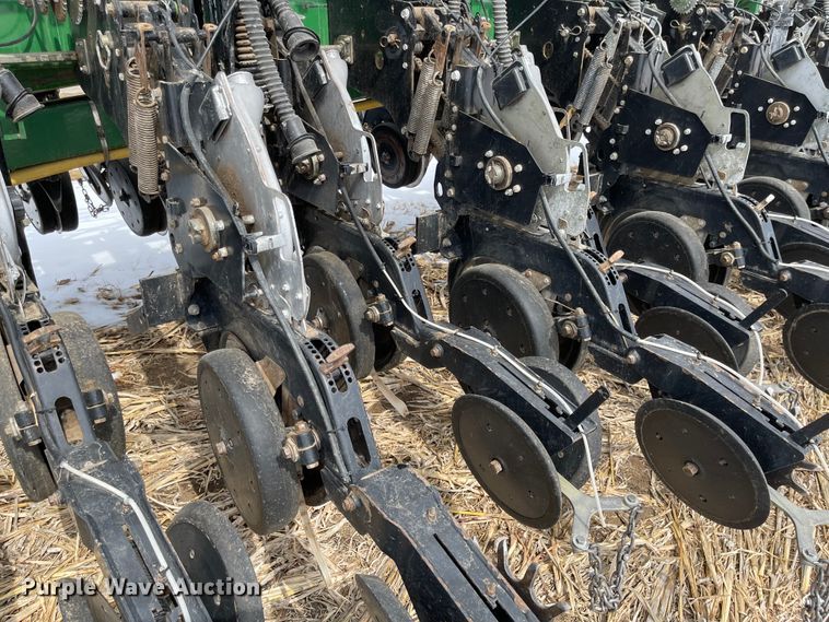 image for item FV9272 Great Plains 1631 Yield Pro  split row no-till planter