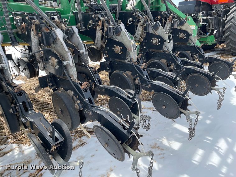 image for item FV9272 Great Plains 1631 Yield Pro  split row no-till planter