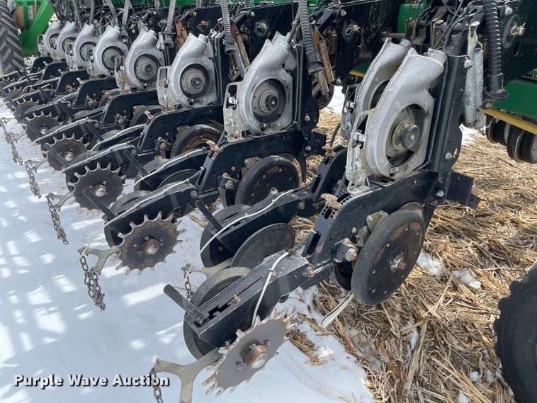 image for item FV9272 Great Plains 1631 Yield Pro  split row no-till planter