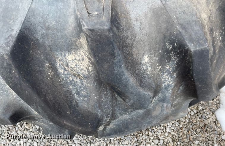 image for item FV9275 (4) 24.5-32 tires and wheels