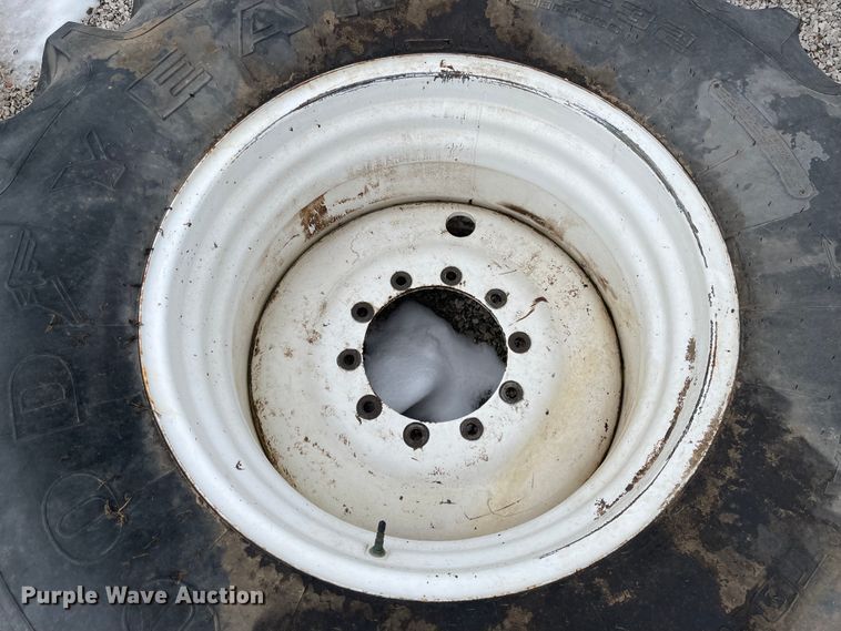 image for item FV9275 (4) 24.5-32 tires and wheels