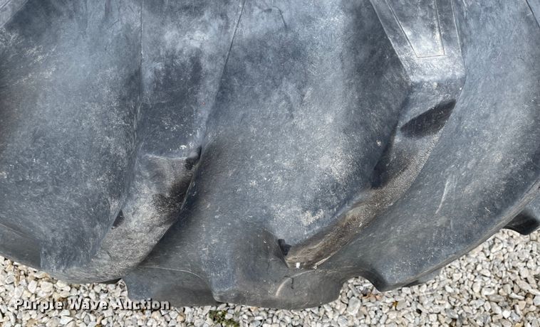 image for item FV9275 (4) 24.5-32 tires and wheels