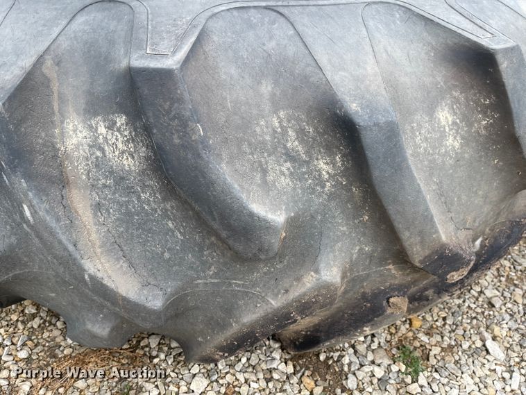 image for item FV9275 (4) 24.5-32 tires and wheels