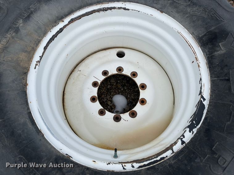 image for item FV9275 (4) 24.5-32 tires and wheels