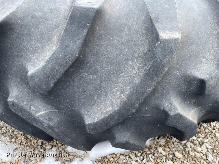 image for item FV9275 (4) 24.5-32 tires and wheels