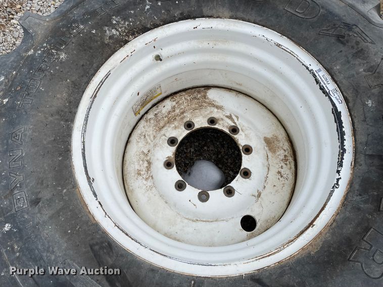 image for item FV9275 (4) 24.5-32 tires and wheels