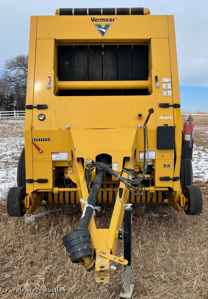 image for item FV9276 2014 Vermeer 604 Super M  round baler