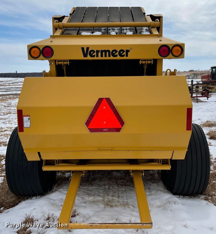 image for item FV9276 2014 Vermeer 604 Super M  round baler