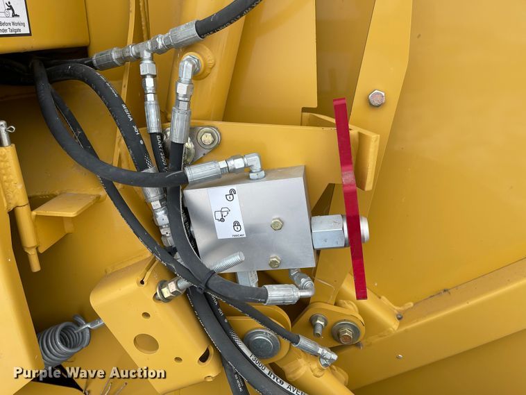 image for item FV9276 2014 Vermeer 604 Super M  round baler