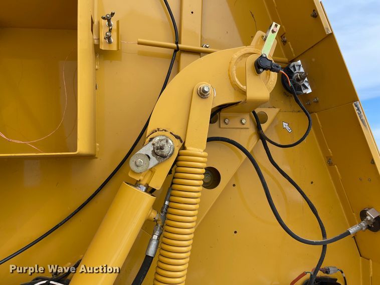 image for item FV9276 2014 Vermeer 604 Super M  round baler