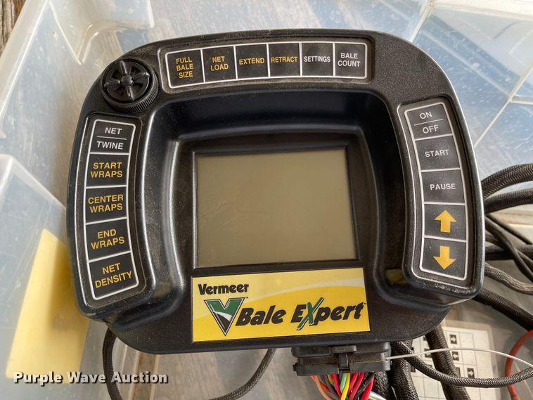 image for item FV9276 2014 Vermeer 604 Super M  round baler