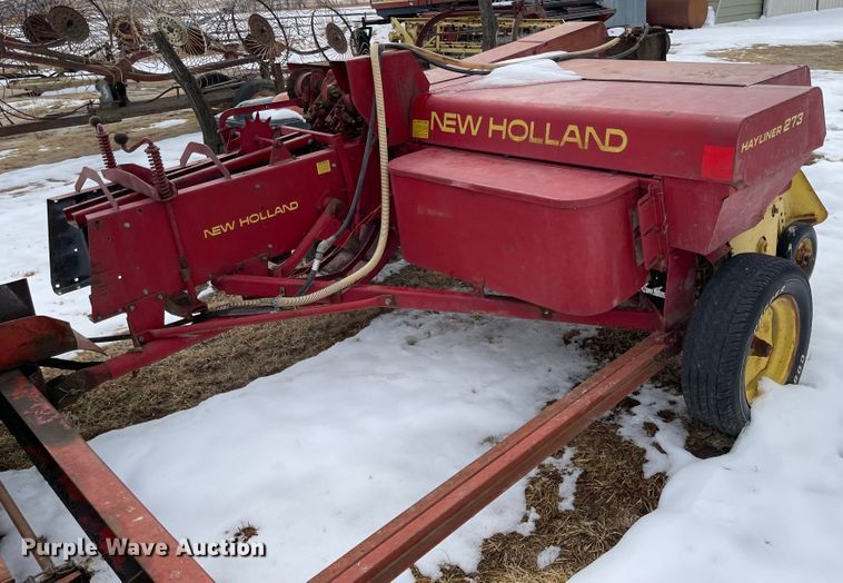 image for item FV9277 New Holland 273  small square baler