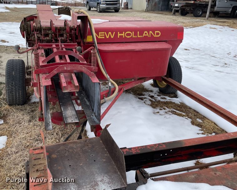 image for item FV9277 New Holland 273  small square baler