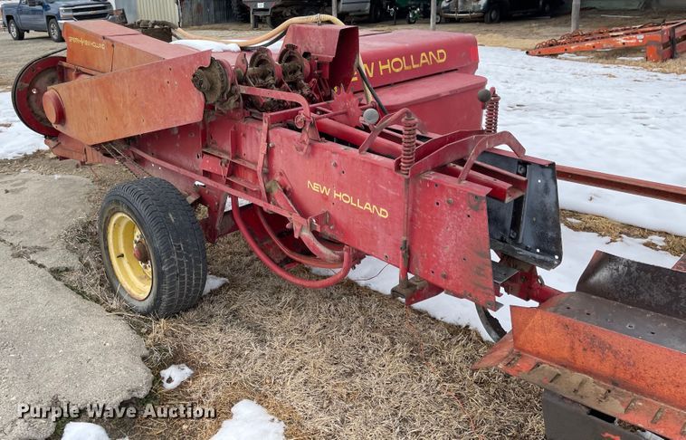 image for item FV9277 New Holland 273  small square baler