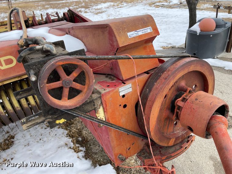 image for item FV9277 New Holland 273  small square baler