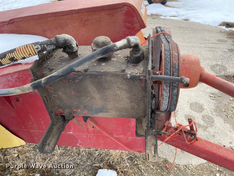 image for item FV9277 New Holland 273  small square baler