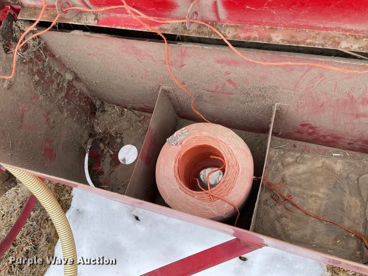 image for item FV9277 New Holland 273  small square baler