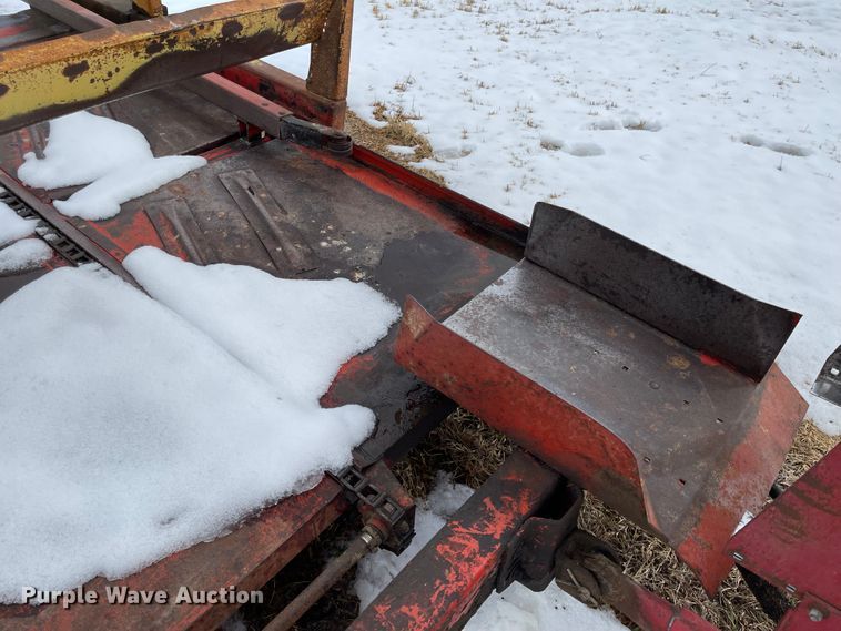 image for item FV9277 New Holland 273  small square baler