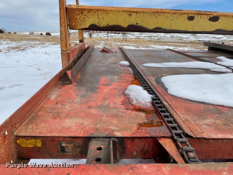 image for item FV9277 New Holland 273  small square baler