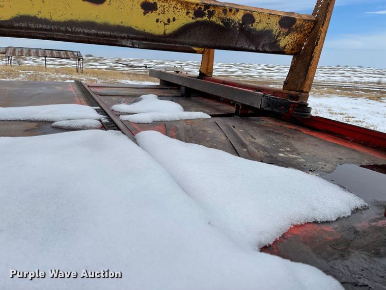 image for item FV9277 New Holland 273  small square baler