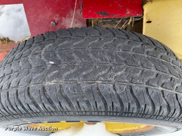 image for item FV9277 New Holland 273  small square baler