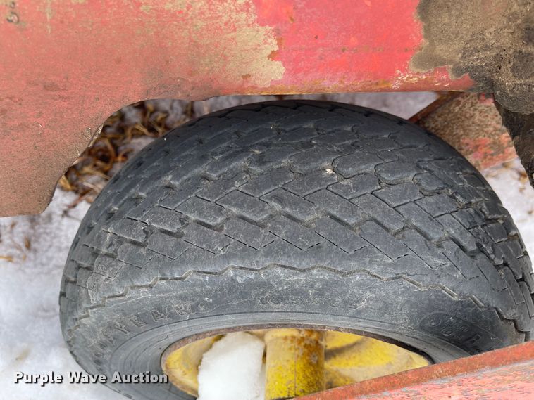 image for item FV9277 New Holland 273  small square baler