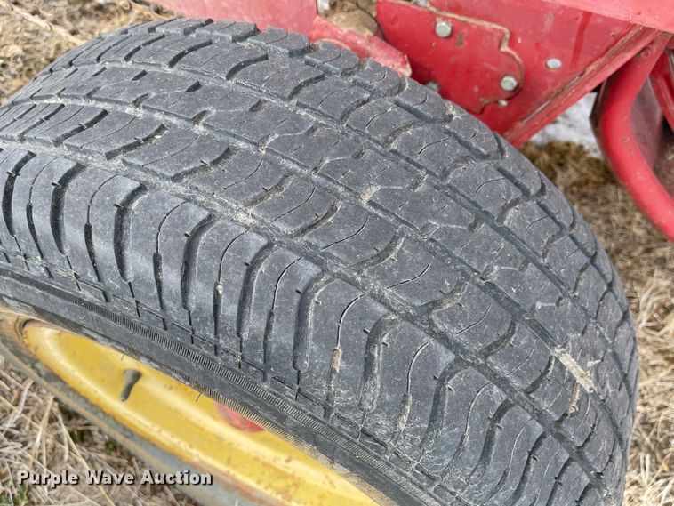 image for item FV9277 New Holland 273  small square baler