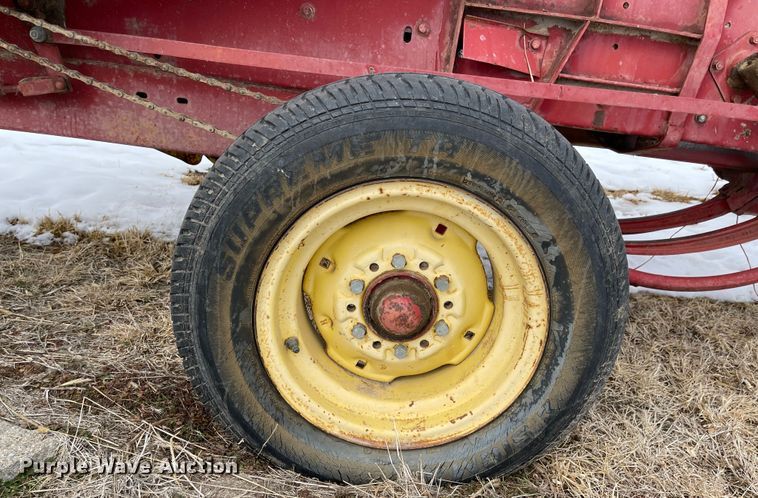 image for item FV9277 New Holland 273  small square baler