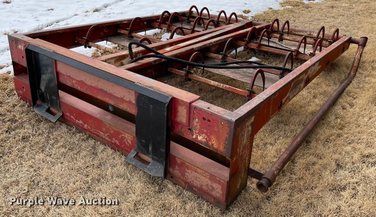 image for item FV9277 New Holland 273  small square baler