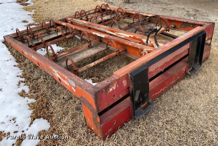 image for item FV9277 New Holland 273  small square baler