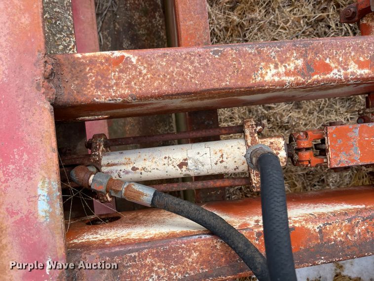 image for item FV9277 New Holland 273  small square baler