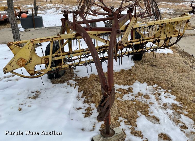 image for item FV9278 New Holland 256  hay rake
