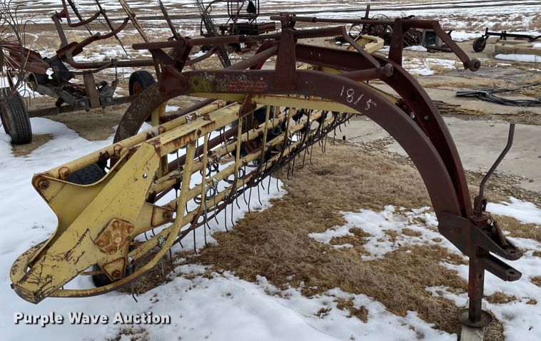 image for item FV9278 New Holland 256  hay rake