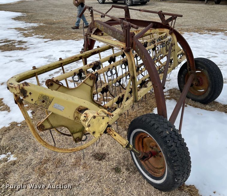 image for item FV9278 New Holland 256  hay rake